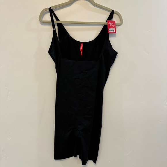 SPANX Thinstincts Open Bust Mid Thigh
Bodysuit size 1X NWT - Picture 13 of 14